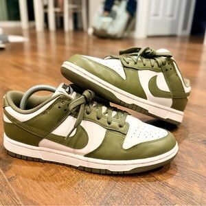 Nike Dunk Low. Wmns sz 10. Olive